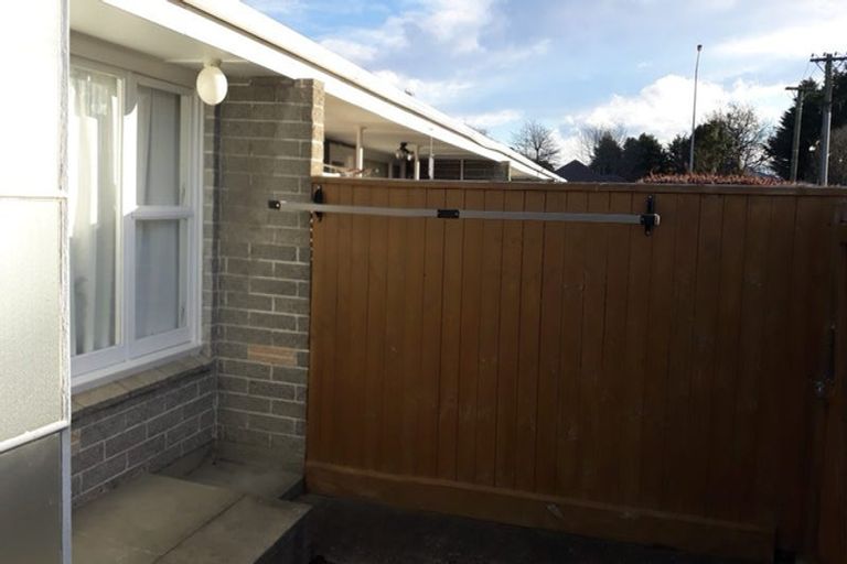 Photo of property in 4/9 Curletts Road, Sockburn, Christchurch, 8042