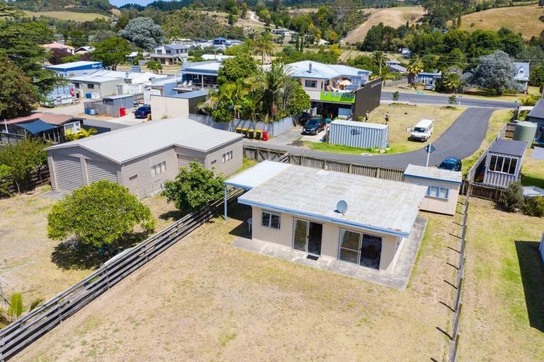 Photo of property in 16 Banks Street, Cooks Beach, Whitianga, 3591