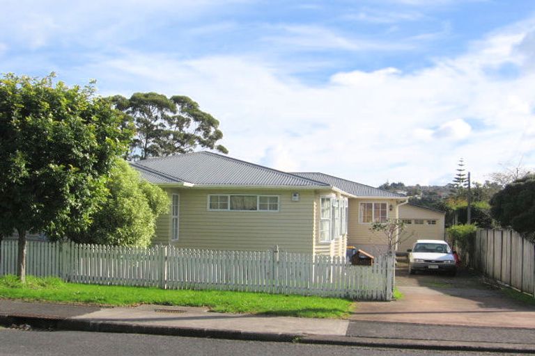 Photo of property in 107 Matipo Road, Te Atatu Peninsula, Auckland, 0610