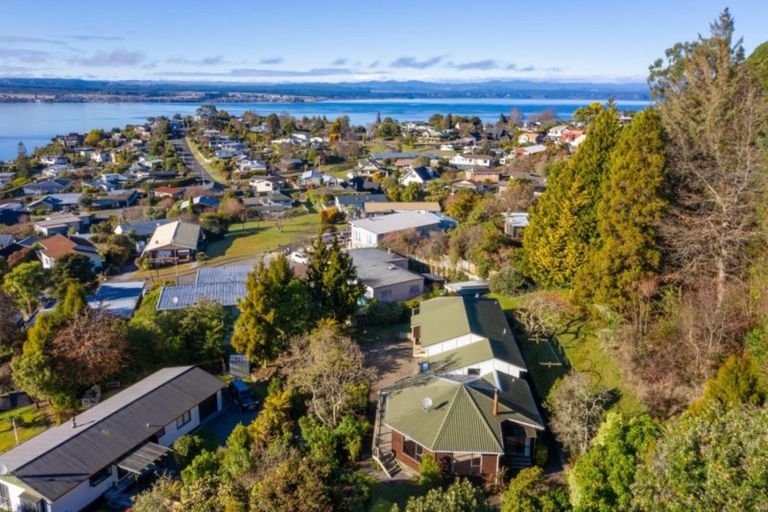 Photo of property in 11 Cherry Lane, Acacia Bay, Taupo, 3330