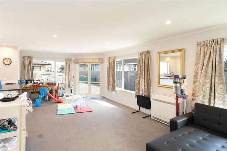 Photo of property in 112a Queen Street West, Levin, 5510