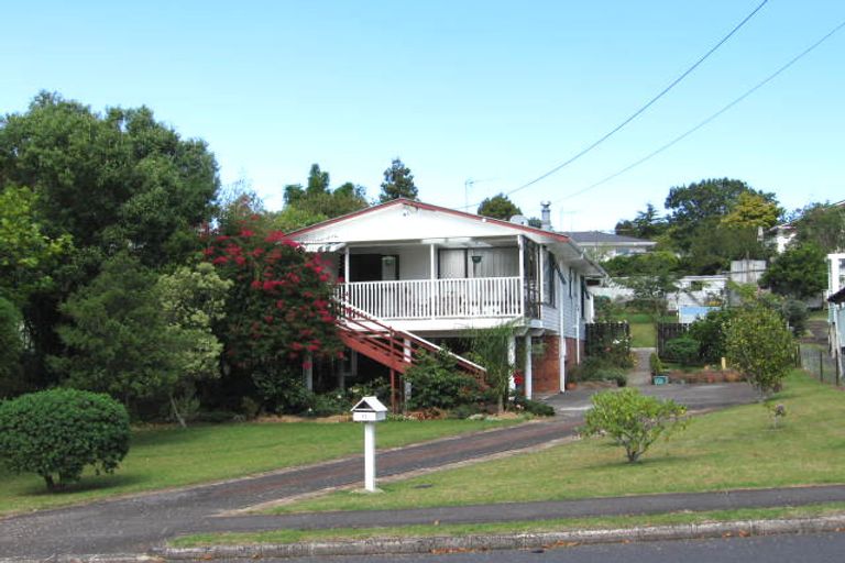 Photo of property in 33 Sheridan Drive, New Lynn, Auckland, 0600