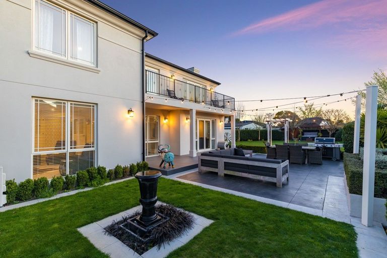 Photo of property in 33 Lewisham Park, St Albans, Christchurch, 8052