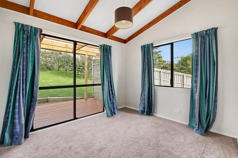 Photo of property in 10 Unsworth Drive, Unsworth Heights, Auckland, 0632