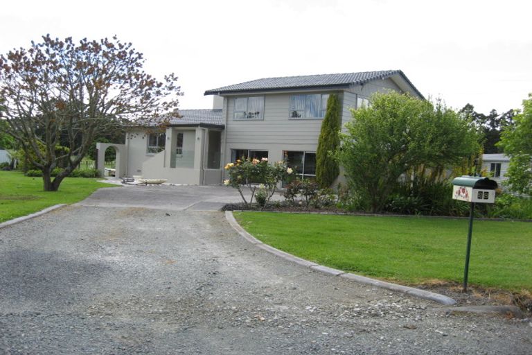 Photo of property in 28 Farrand Road, Kumeu, 0891
