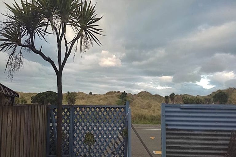 Photo of property in 483 Marine Parade, South New Brighton, Christchurch, 8062