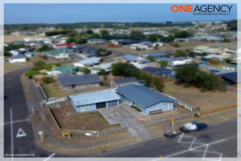 Photo of property in 28 Cousins Avenue East, Foxton Beach, Foxton, 4815