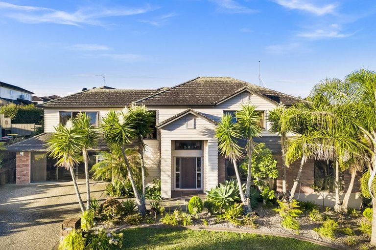 Photo of property in 1 Seresin Crescent, Flat Bush, Auckland, 2016