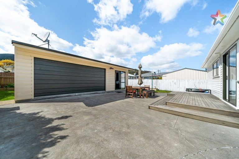 Photo of property in 4 Roberts Street, Wainuiomata, Lower Hutt, 5014