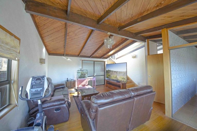 Photo of property in 18 Valdese Rise, Browns Bay, Auckland, 0630