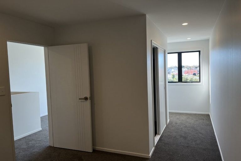 Photo of property in 5 Aramata Road, Papakura, 2110