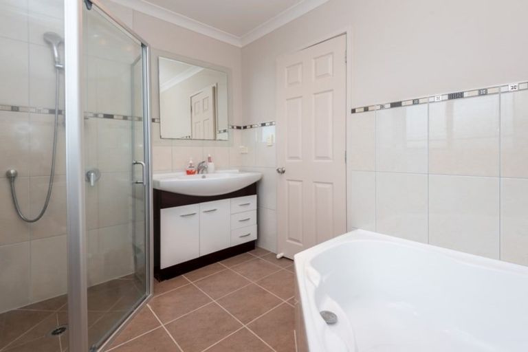 Photo of property in 29a Advene Road, Cockle Bay, Auckland, 2014