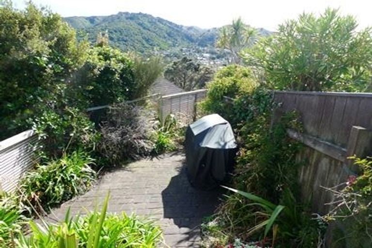 Photo of property in 12 Indira Place, Khandallah, Wellington, 6035