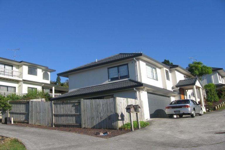 Photo of property in 1/9 Mossop Rise, Glenfield, Auckland, 0629