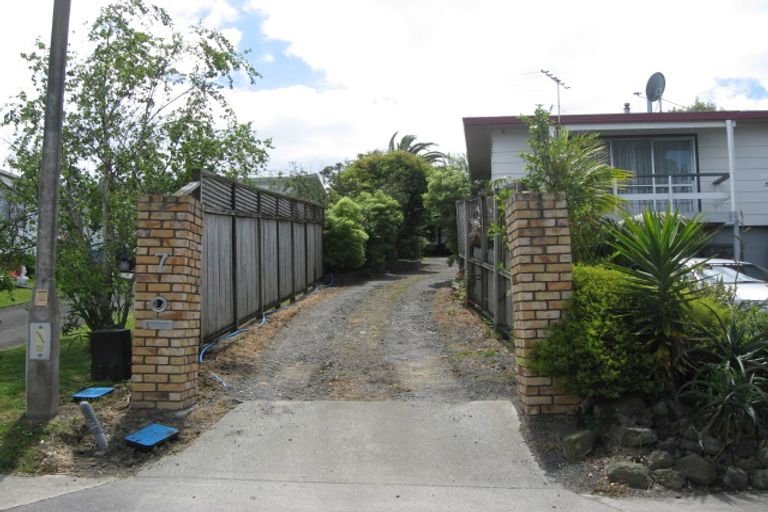 Photo of property in 7 The Crescent, Tindalls Beach, Whangaparaoa, 0930