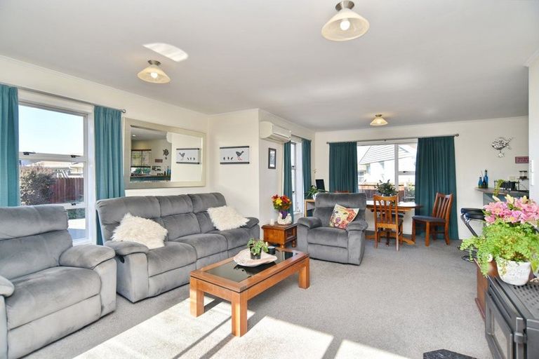 Photo of property in 10b Karlaw Place, Parklands, Christchurch, 8083