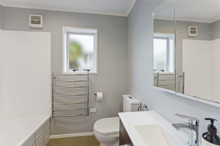 Photo of property in 33 Margaret Road, Raumati Beach, Paraparaumu, 5032