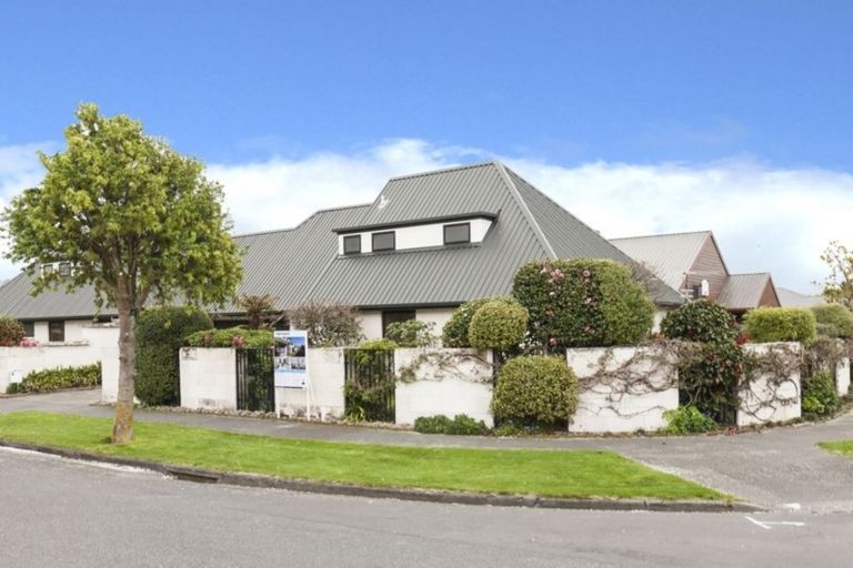 Photo of property in 75 Lowry Avenue, Redwood, Christchurch, 8051