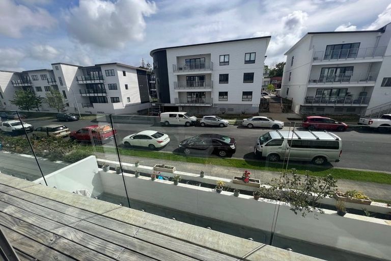 Photo of property in 1c/136 Stancombe Road, Flat Bush, Auckland, 2016
