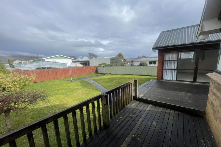 Photo of property in 15 Hall Grove, Ebdentown, Upper Hutt, 5018