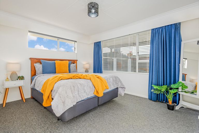 Photo of property in 76 John F Kennedy Drive, Milson, Palmerston North, 4414