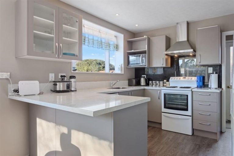 Photo of property in 2/12 Glenbyre Place, Bromley, Christchurch, 8062