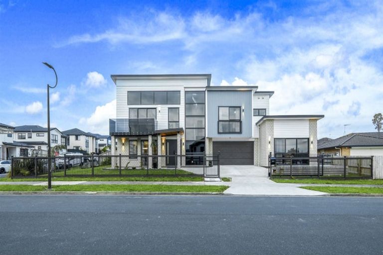 Photo of property in 32 Cooladawson Drive, Flat Bush, Auckland, 2019