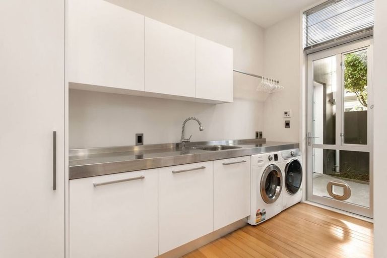 Photo of property in 8 Royds Street, Fendalton, Christchurch, 8014