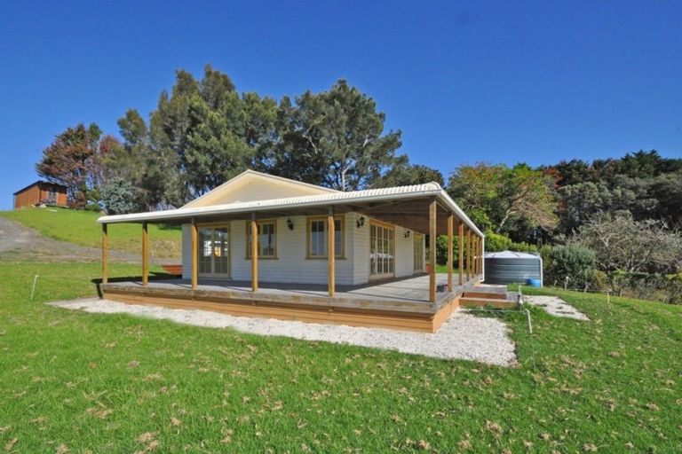 Photo of property in 1742 South Head Road, South Head, Helensville, 0874