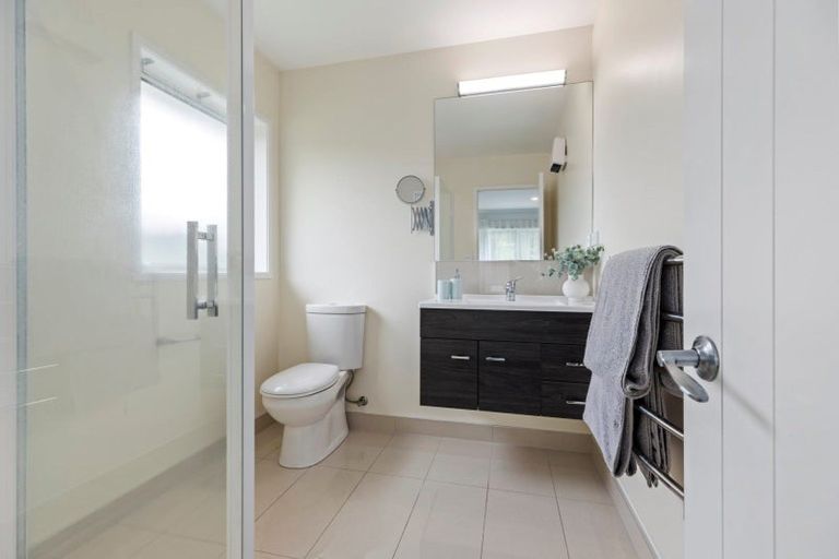 Photo of property in 174 Oteki Park Drive, Welcome Bay, Tauranga, 3112