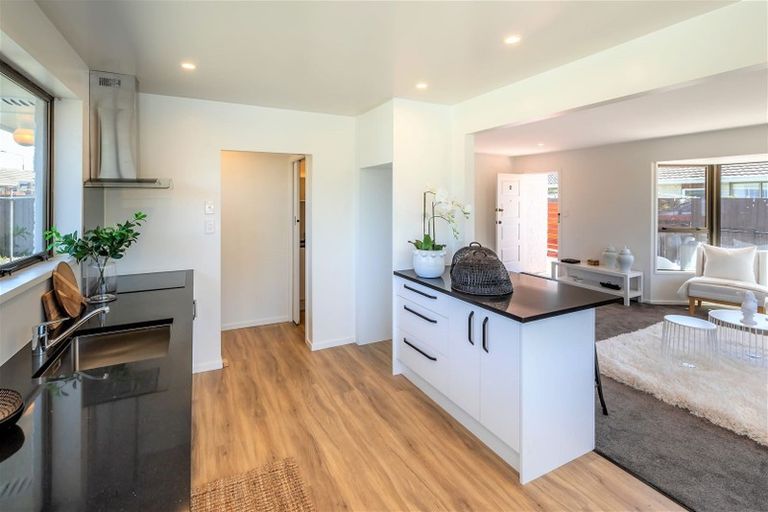 Photo of property in 1/450a Harewood Road, Harewood, Christchurch, 8051