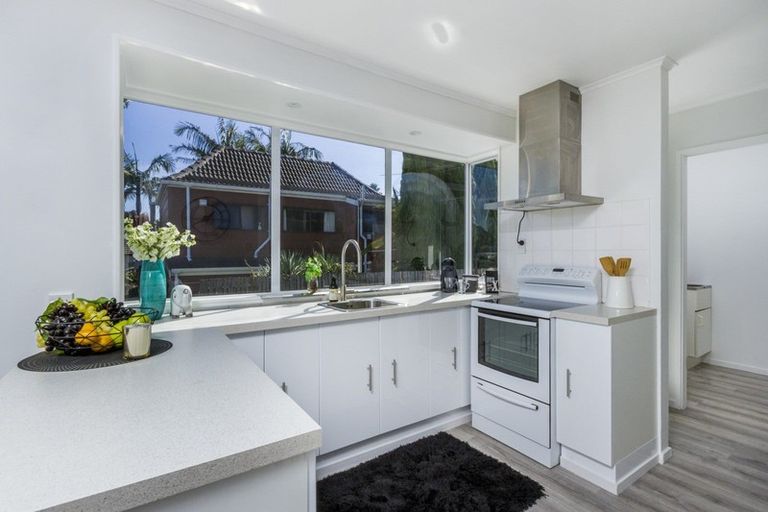 Photo of property in 2/266 Forrest Hill Road, Forrest Hill, Auckland, 0620