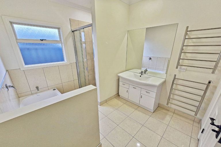 Photo of property in 16 Palliser Place, Poraiti, Napier, 4112