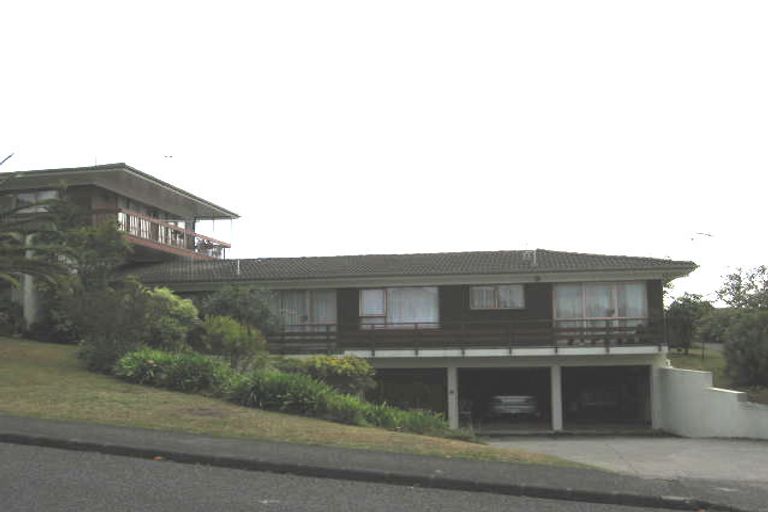 Photo of property in 14 Felgrove Street, Glendene, Auckland, 0602