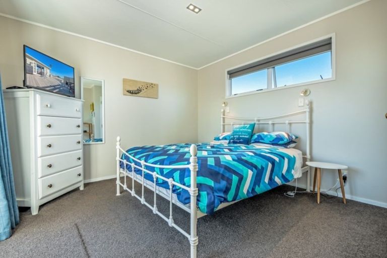 Photo of property in 35 Marine Parade South, Foxton Beach, Foxton, 4815