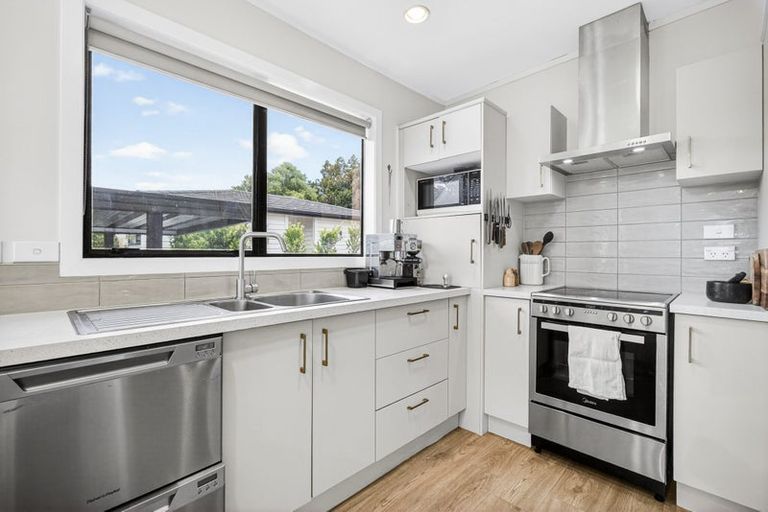 Photo of property in 53 Cambridge Road, Riverhead, 0820