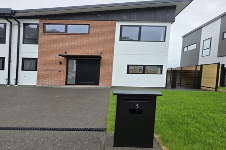 Photo of property in 3 Joseph Bolton Crescent, Wallaceville, Upper Hutt, 5018