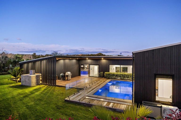 Photo of property in 27 Brownhill Road, Whitford, Manurewa, 2576