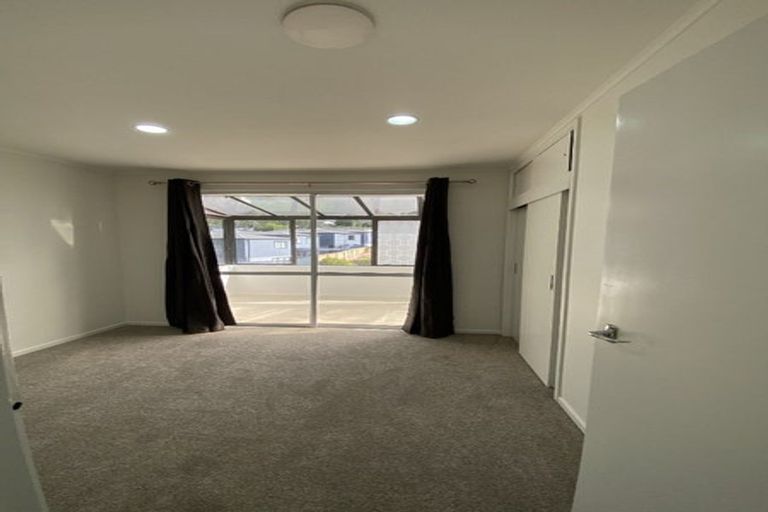 Photo of property in 5 Kama Place, Sunnynook, Auckland, 0620