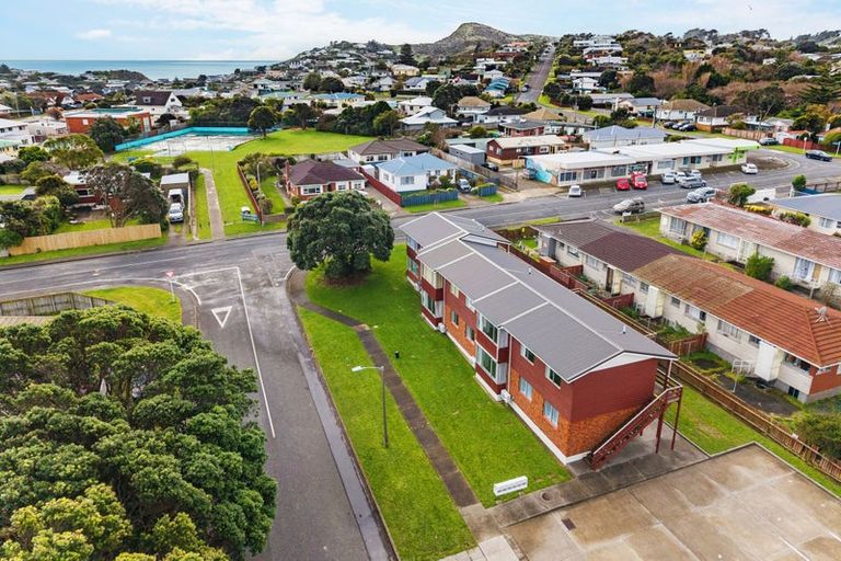 Photo of property in 1 Mana Avenue, Titahi Bay, Porirua, 5022