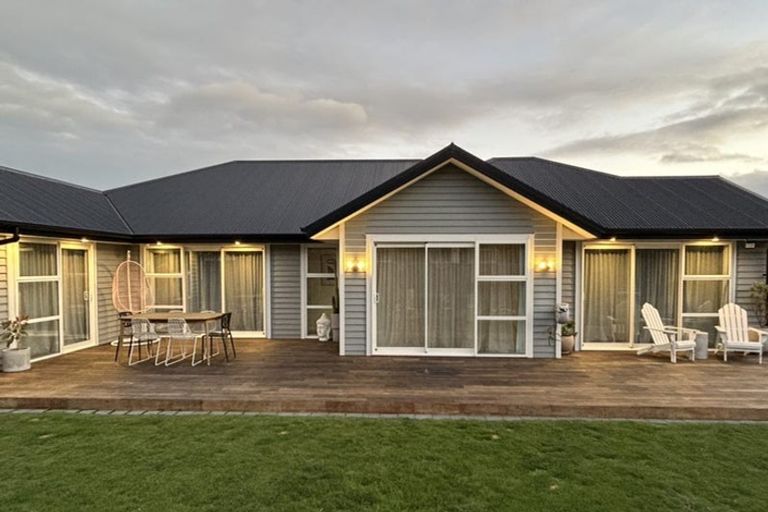 Photo of property in 39 Watkins Drive, Rangiora, 7400