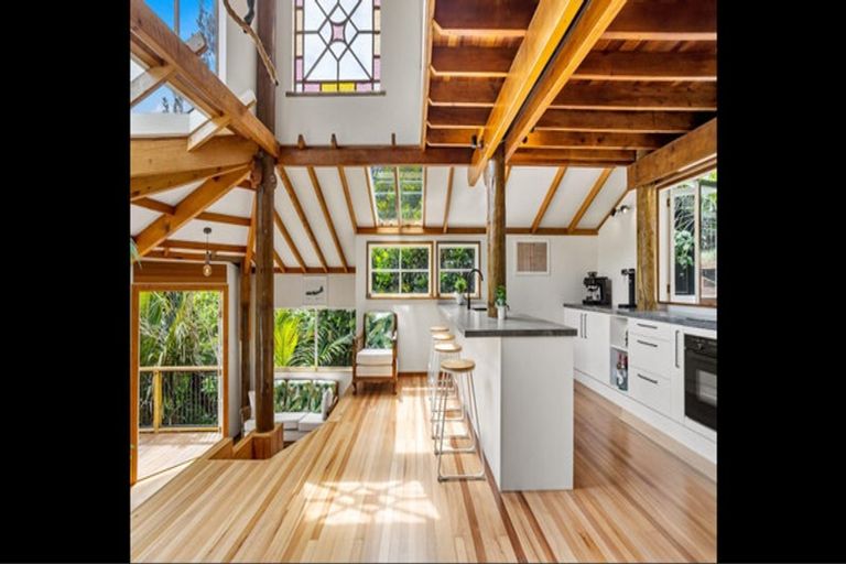 Photo of property in 55 Rayner Road, Piha, New Lynn, 0772