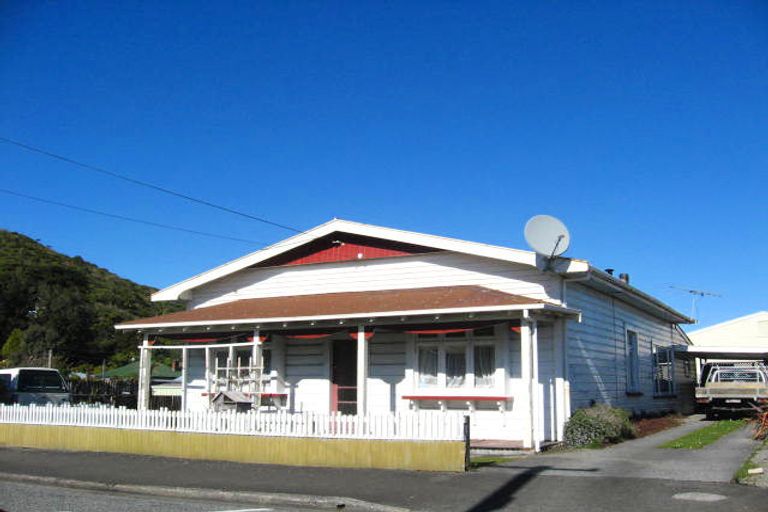 Photo of property in 8 Thompson Street, Greymouth, 7805
