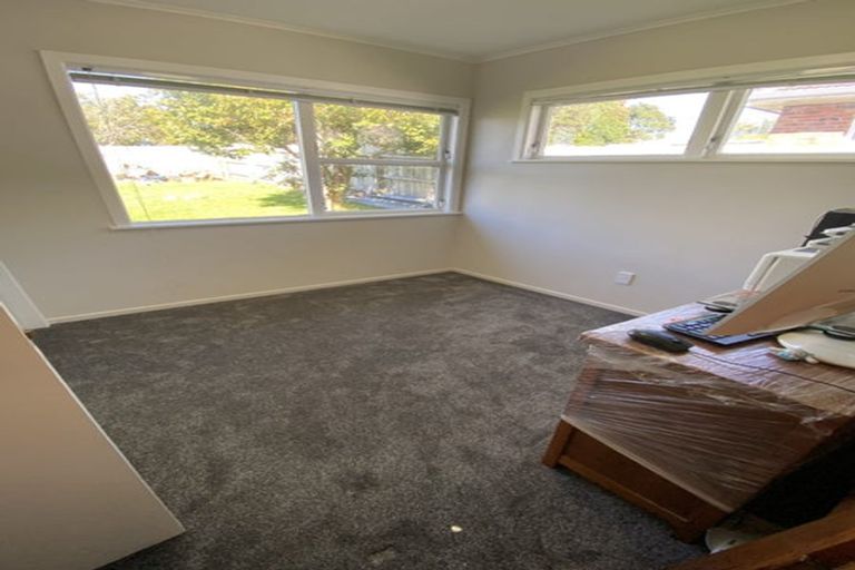 Photo of property in 17 Diana Drive, Glenfield, Auckland, 0627