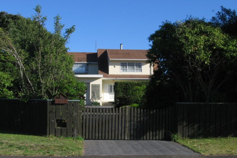 Photo of property in 1 Goldie Place, Waikanae Beach, Waikanae, 5036