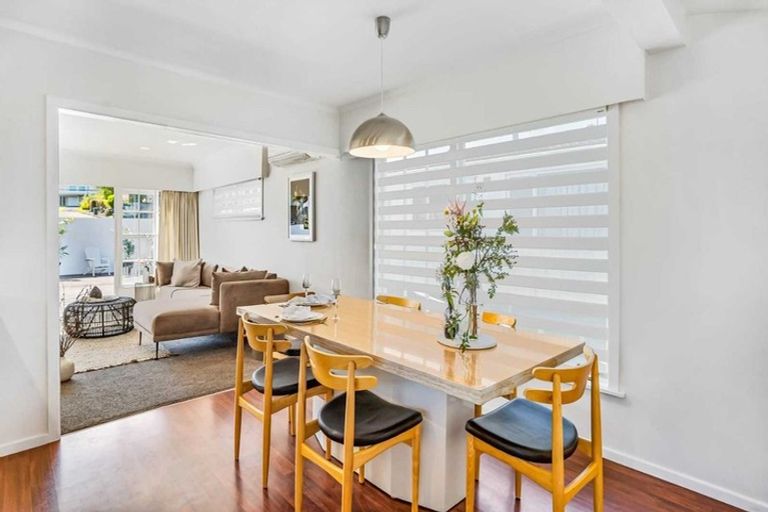 Photo of property in 69 Ravenwood Drive, Forrest Hill, Auckland, 0620