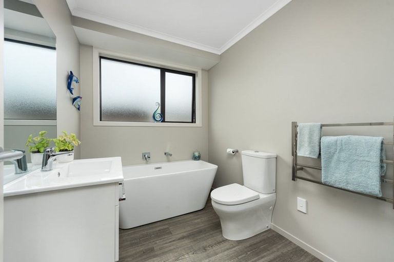 Photo of property in 6 Paiawa Way, Pyes Pa, Tauranga, 3110