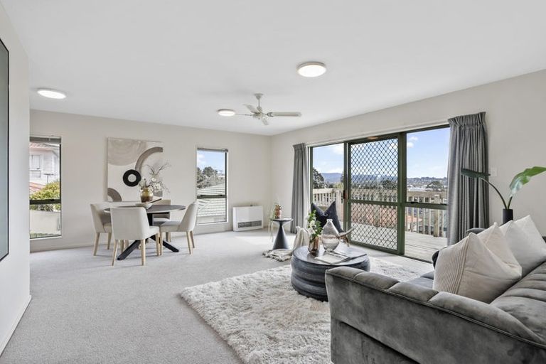 Photo of property in 1/43 Sungrove Rise, Sunnyvale, Auckland, 0612