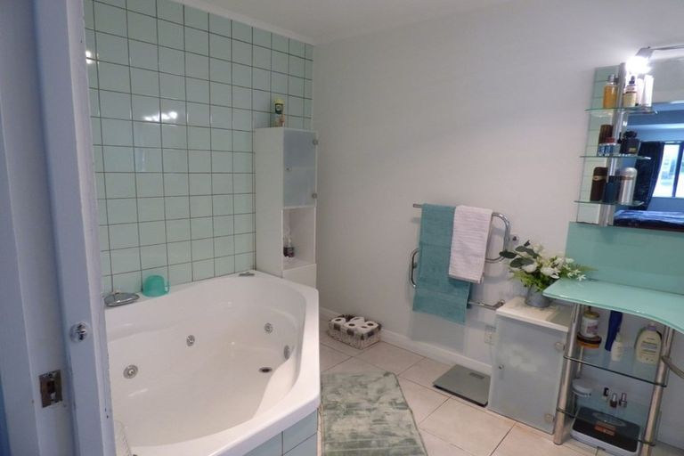 Photo of property in 164 Newlands Road, Newlands, Wellington, 6037