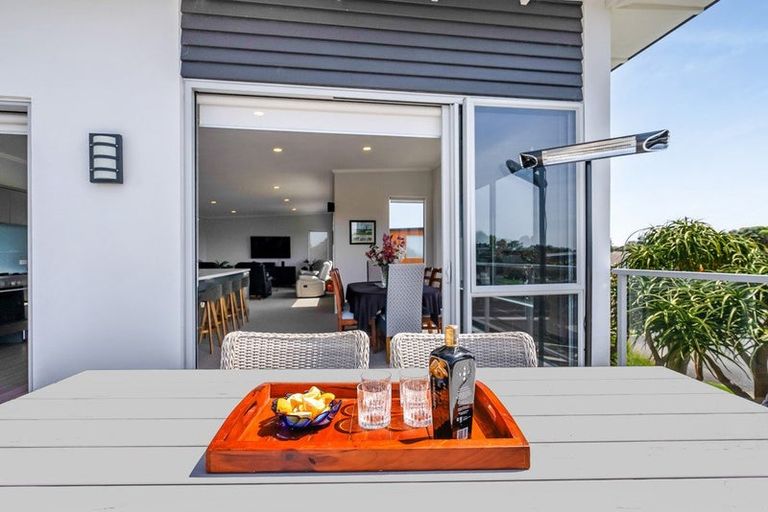 Photo of property in 18 Parkvue Drive, Bell Block, New Plymouth, 4312